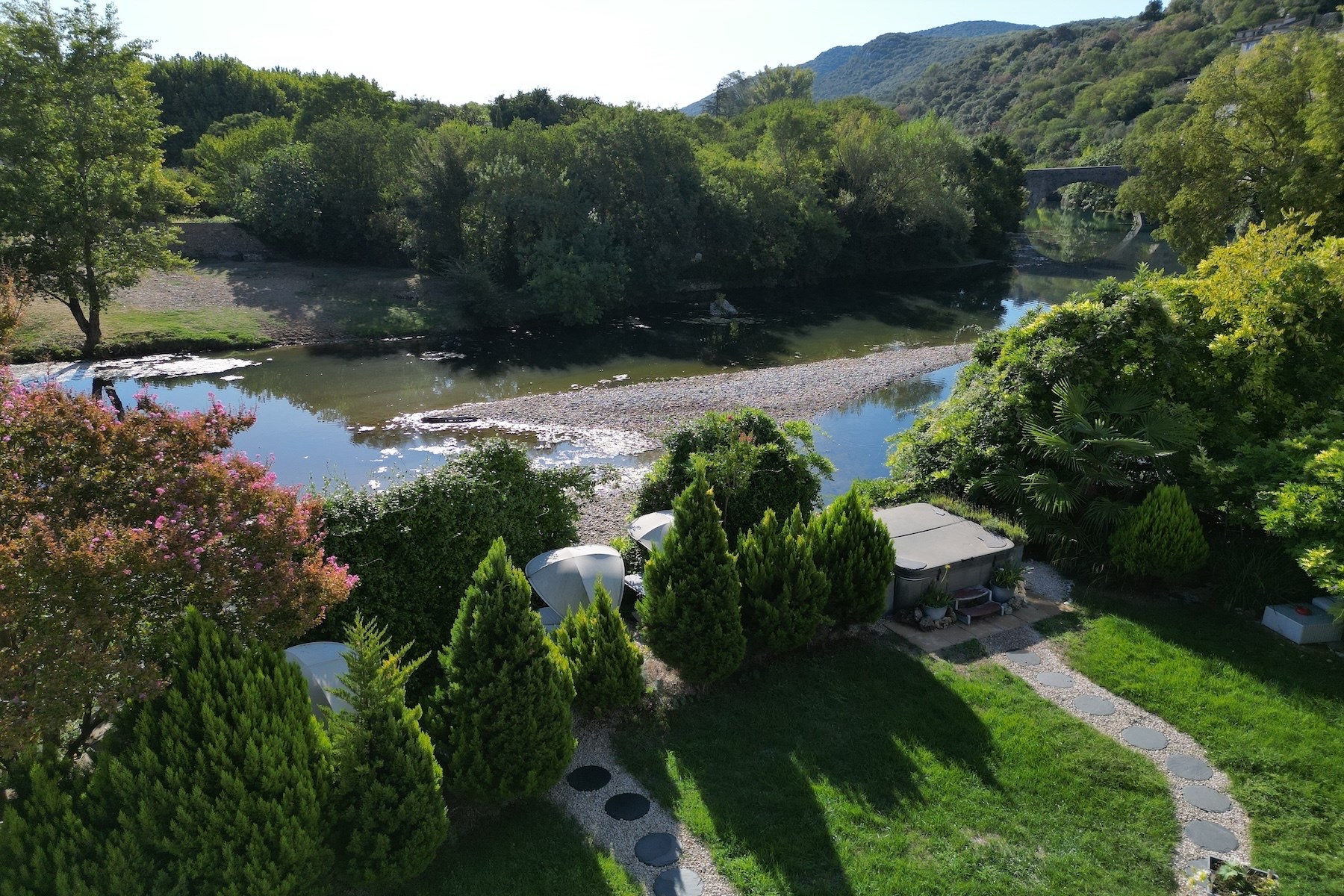  An Exceptional Maison de Maître with Direct Waterfront Setting - 物件實景