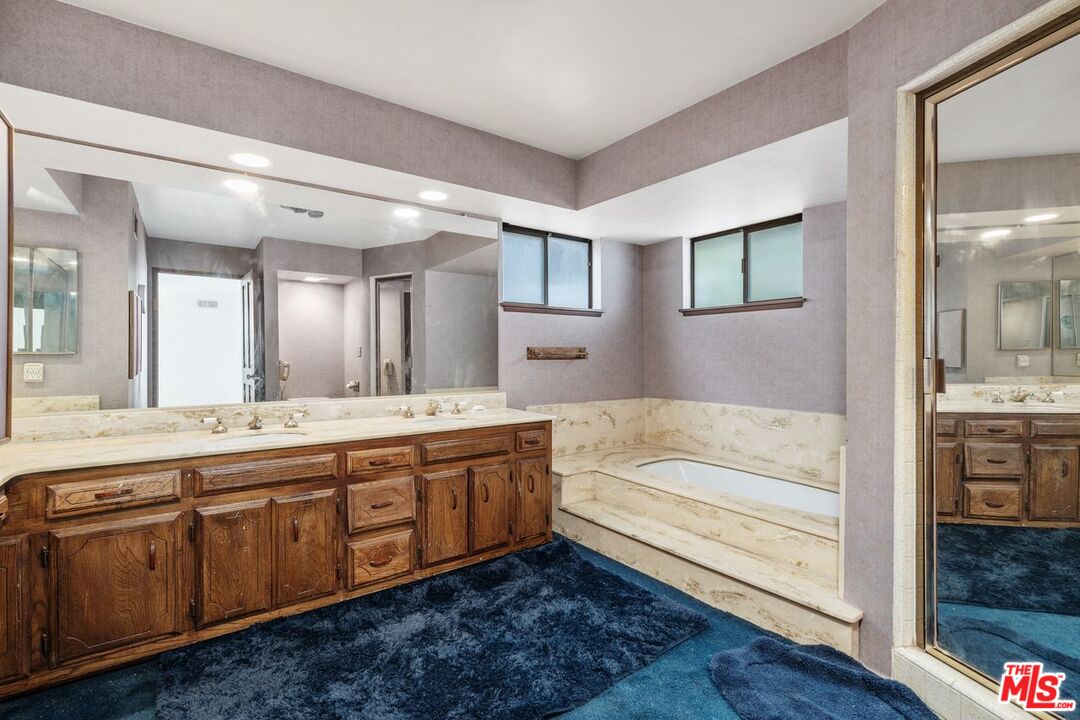 Los Angeles, California, 90046, United States, 4 Bedrooms Bedrooms, ,4 BathroomsBathrooms,Residential,For Sale,1955574