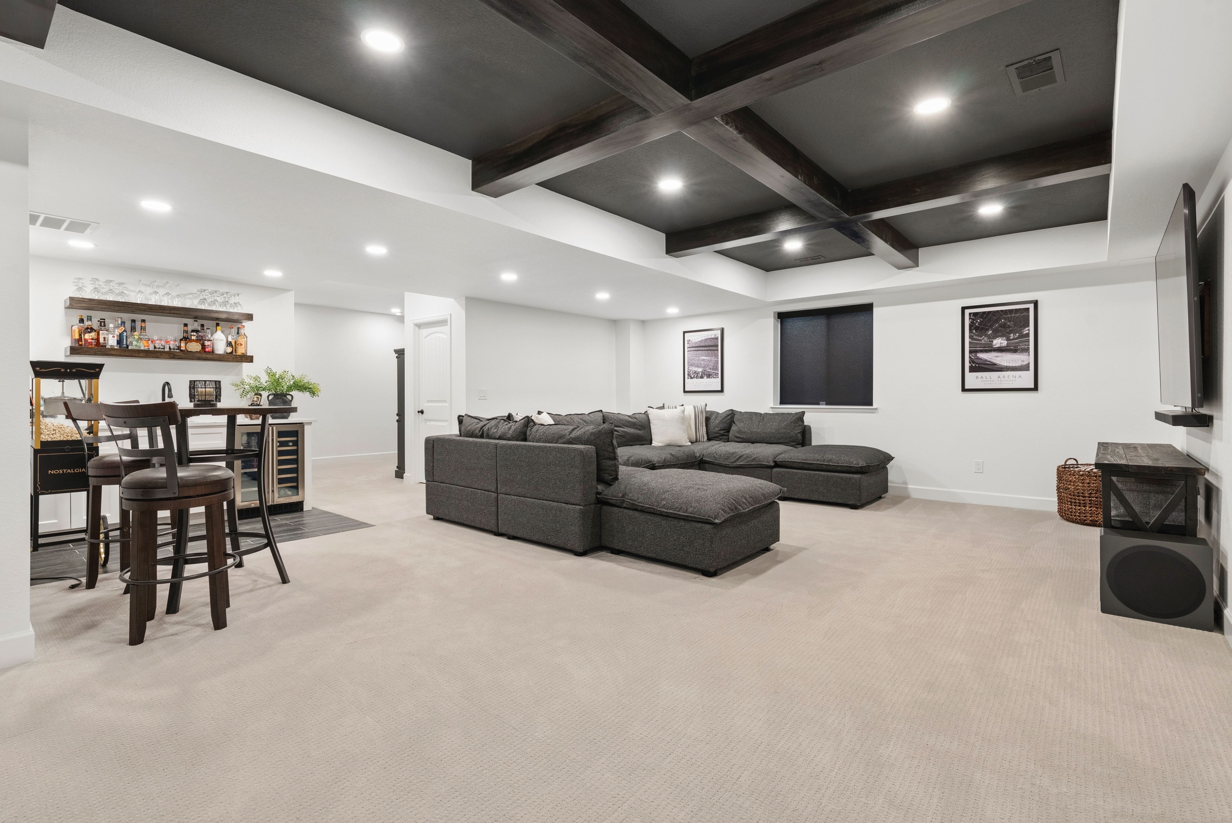  Newer construction, thoughtful design, and beautifully scaled spaces - 物件實景