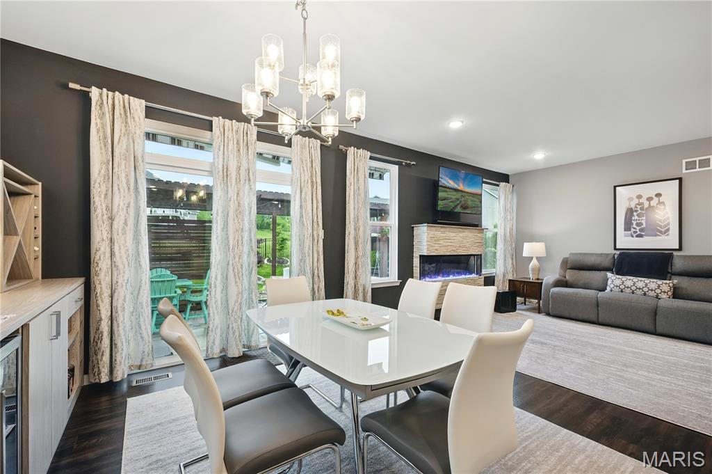 St Charles, Missouri, 63301, United States, 4 Bedrooms Bedrooms, ,3 BathroomsBathrooms,Residential,For Sale,1997020