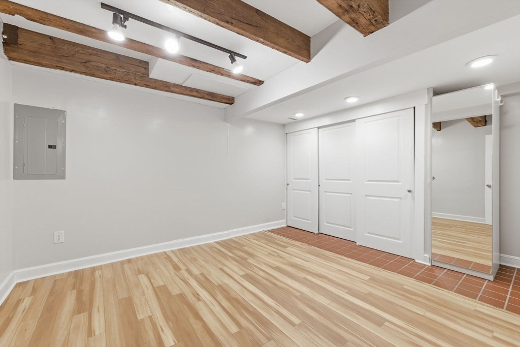 Boston, Massachusetts, 02109, United States, 2 Bedrooms Bedrooms, ,1 BathroomBathrooms,Residential,For Sale,2034502