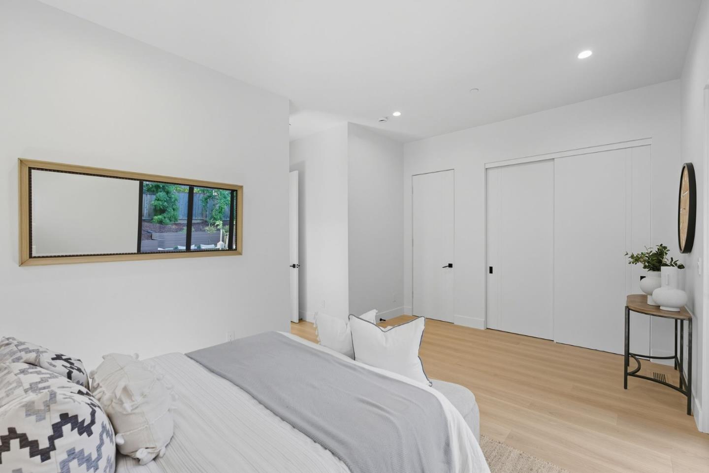 Menlo Park, California, 94025, United States, 6 Bedrooms Bedrooms, ,7 BathroomsBathrooms,Residential,For Sale,1947482