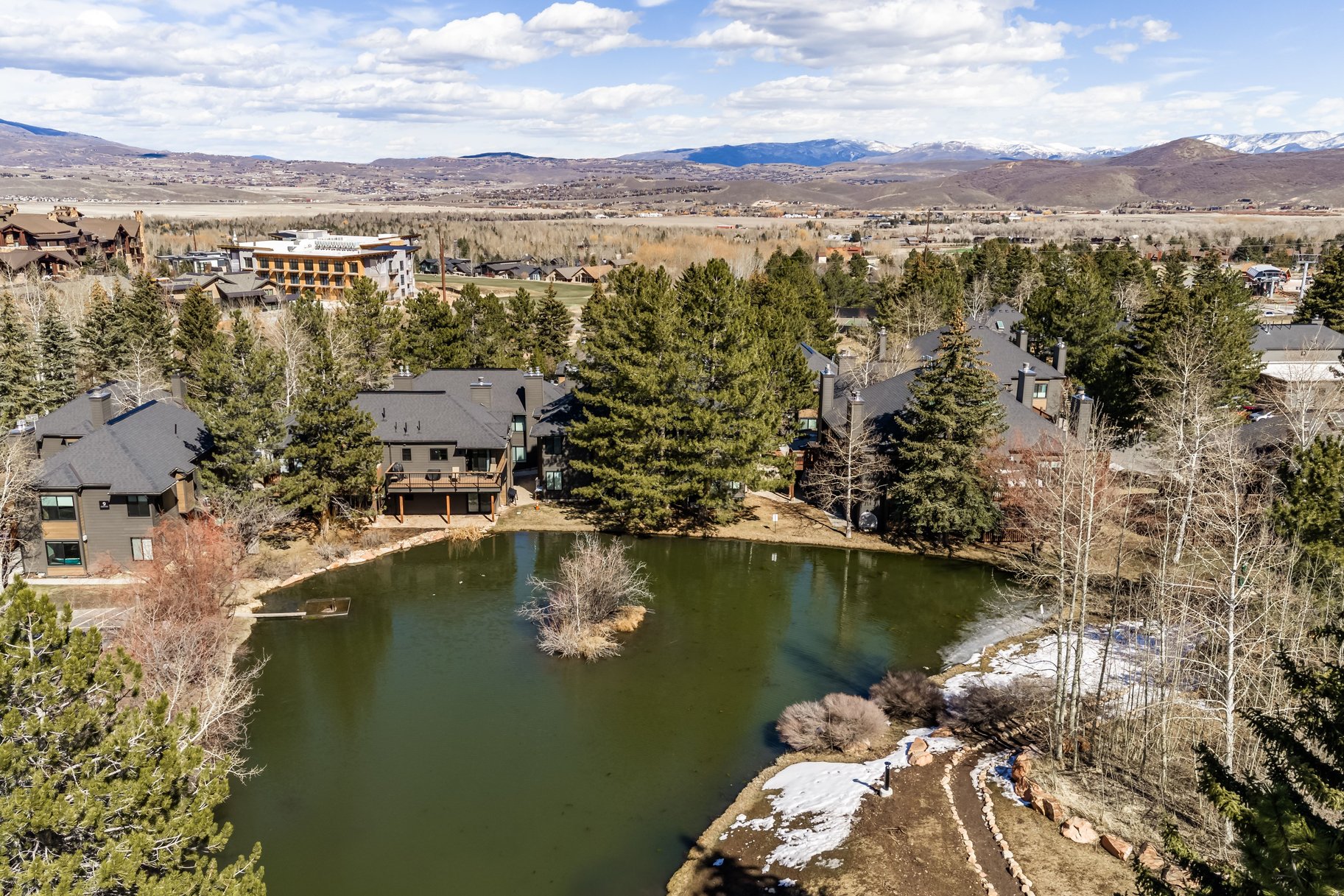  Hidden Gem Alert. Pond-Front. Turnkey. Income-Ready - 物件實景