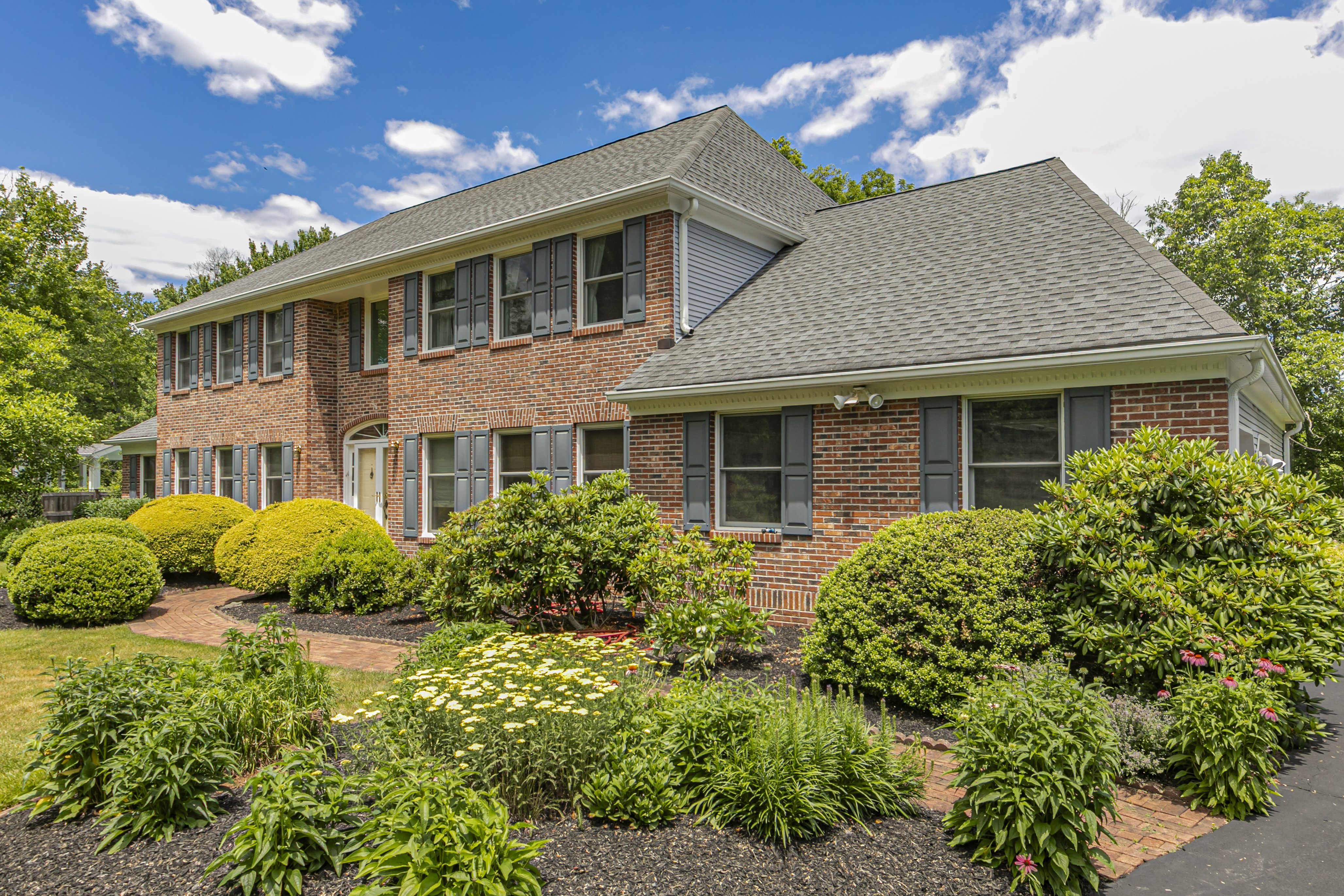  Elegant Brick Home on a Manicured Cut-de-sac Lot - 物件實景