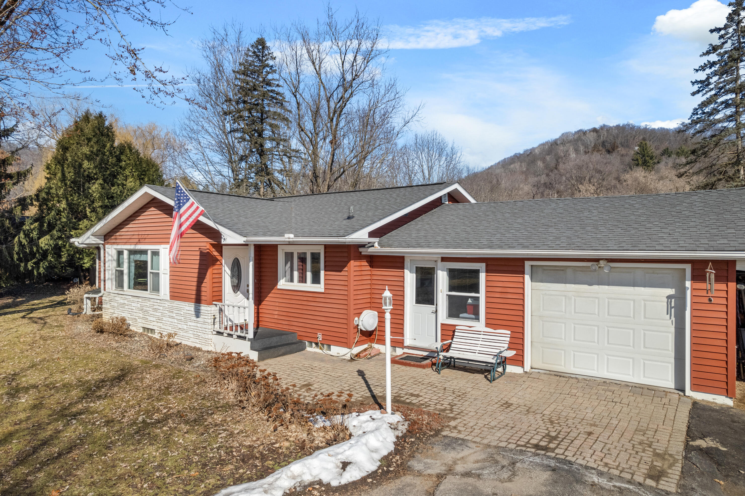 Bluff Siding Rd, Fountain City, WI 54629
