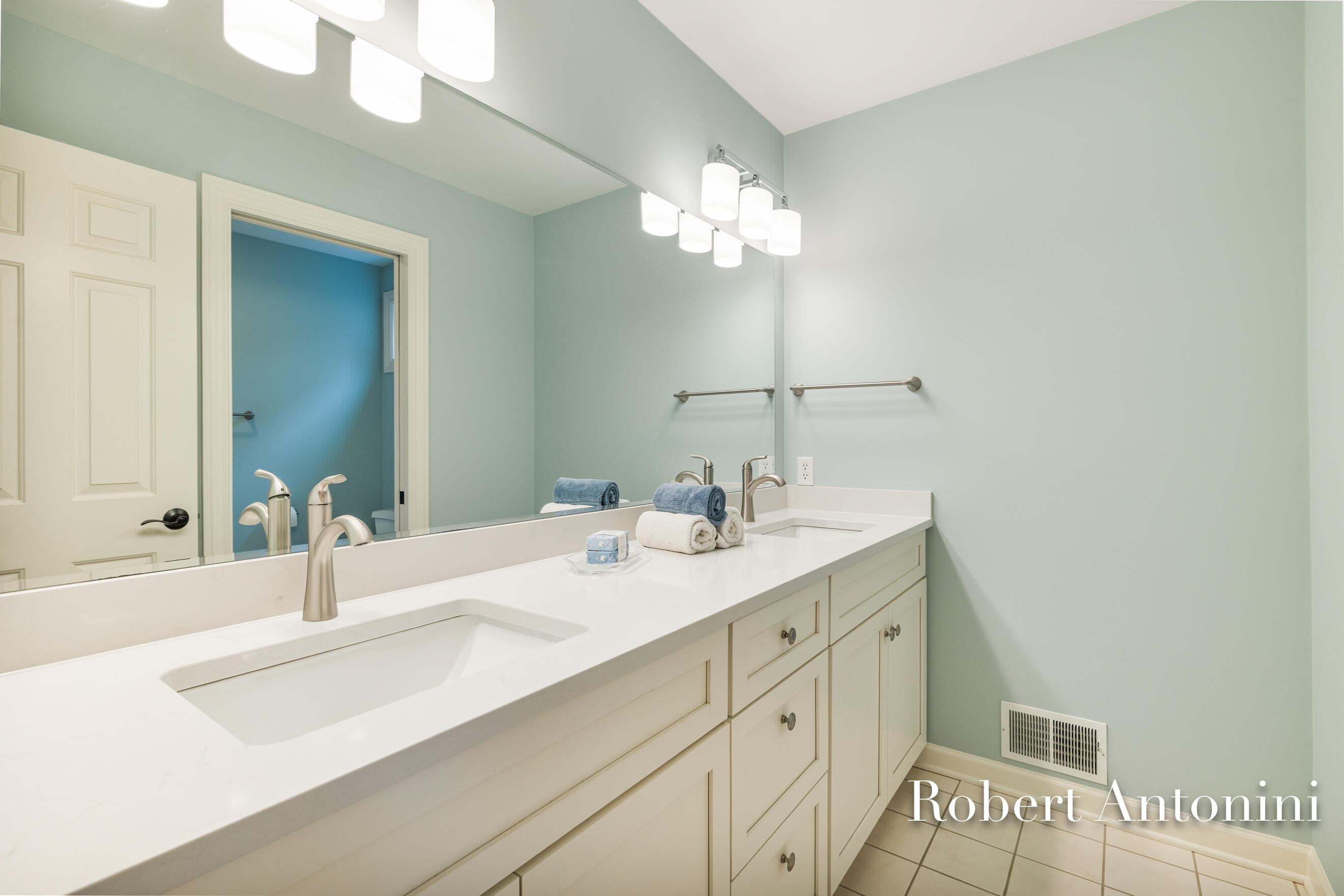 Grand Rapids, Michigan, 49525, United States, 5 Bedrooms Bedrooms, ,4 BathroomsBathrooms,Residential,For Sale,1837852