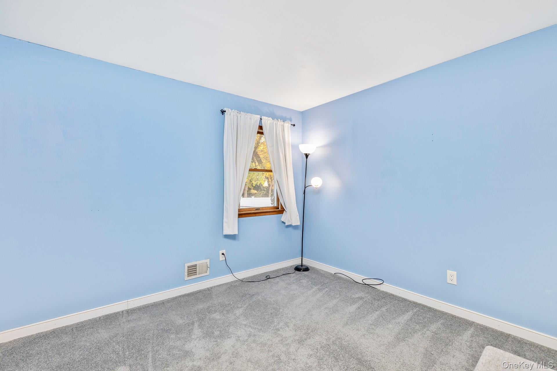 Selden, New York, 11784, United States, 3 Bedrooms Bedrooms, ,1 BathroomBathrooms,Residential,For Sale,1991834