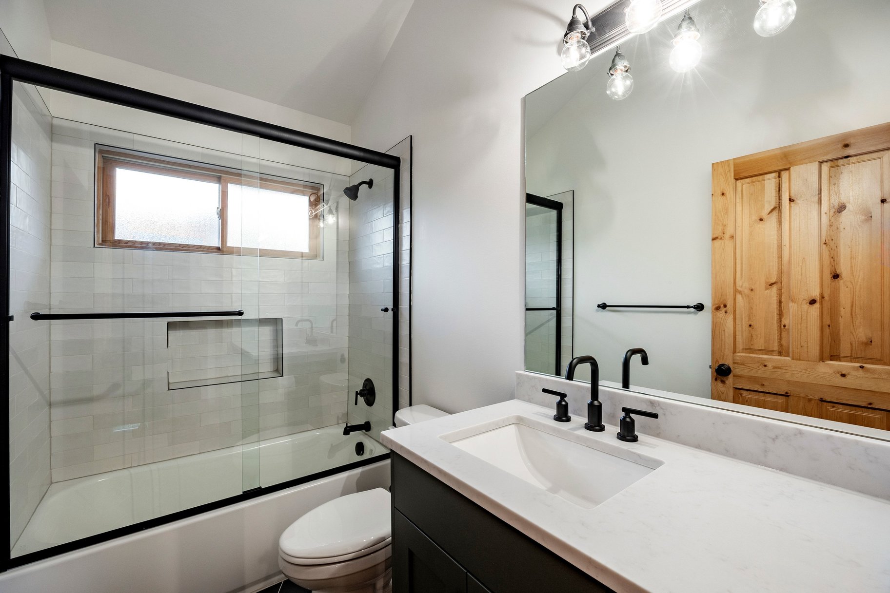  Refined Mountain Home on 1.27 Acres Near Snowbasin - 物件實景