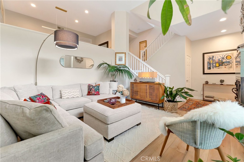 Huntington Beach, California, 92648, United States, 2 Bedrooms Bedrooms, ,3 BathroomsBathrooms,Residential,For Sale,1992033