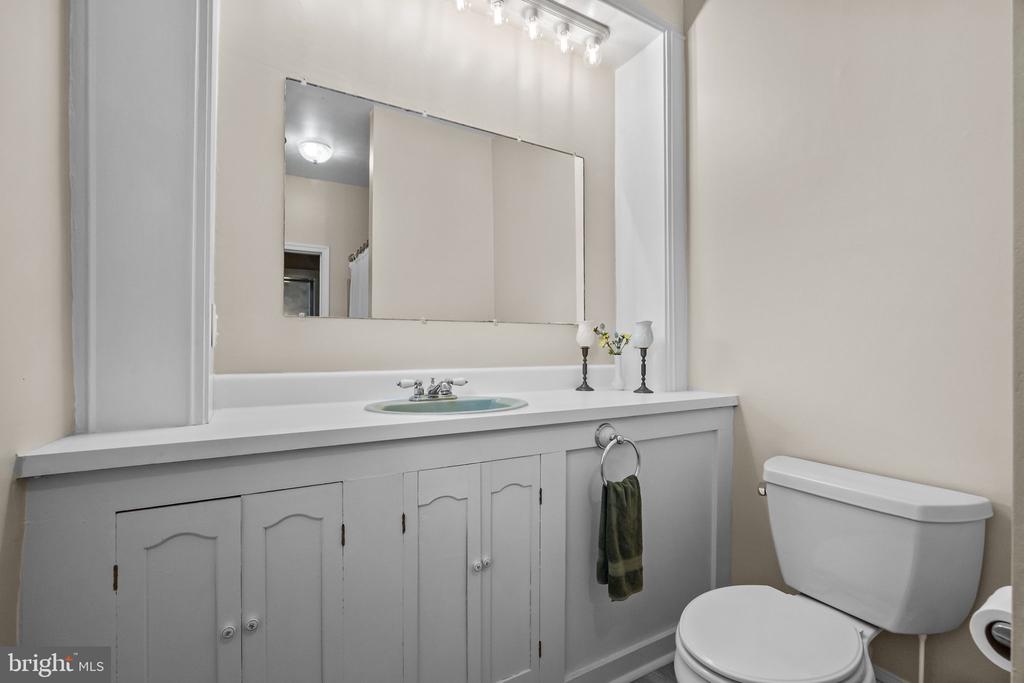 Lansdowne, Pennsylvania, 19050, United States, 5 Bedrooms Bedrooms, ,3 BathroomsBathrooms,Residential,For Sale,1926052