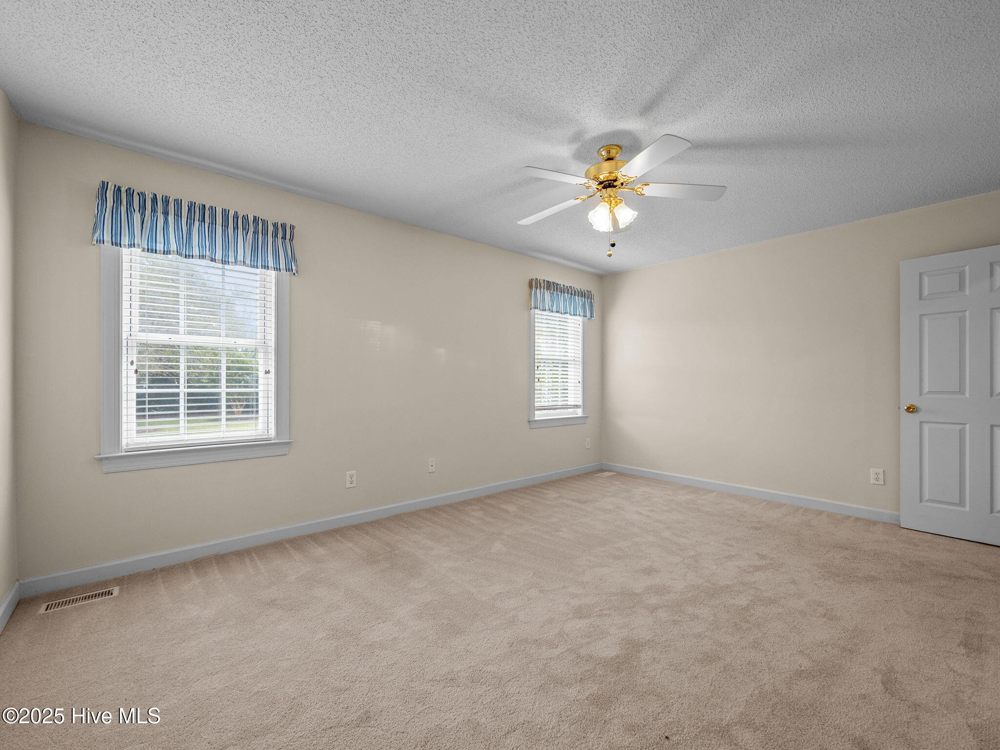 Cedar Point, North Carolina, 28584, United States, 3 Bedrooms Bedrooms, ,2 BathroomsBathrooms,Residential,For Sale,1957404
