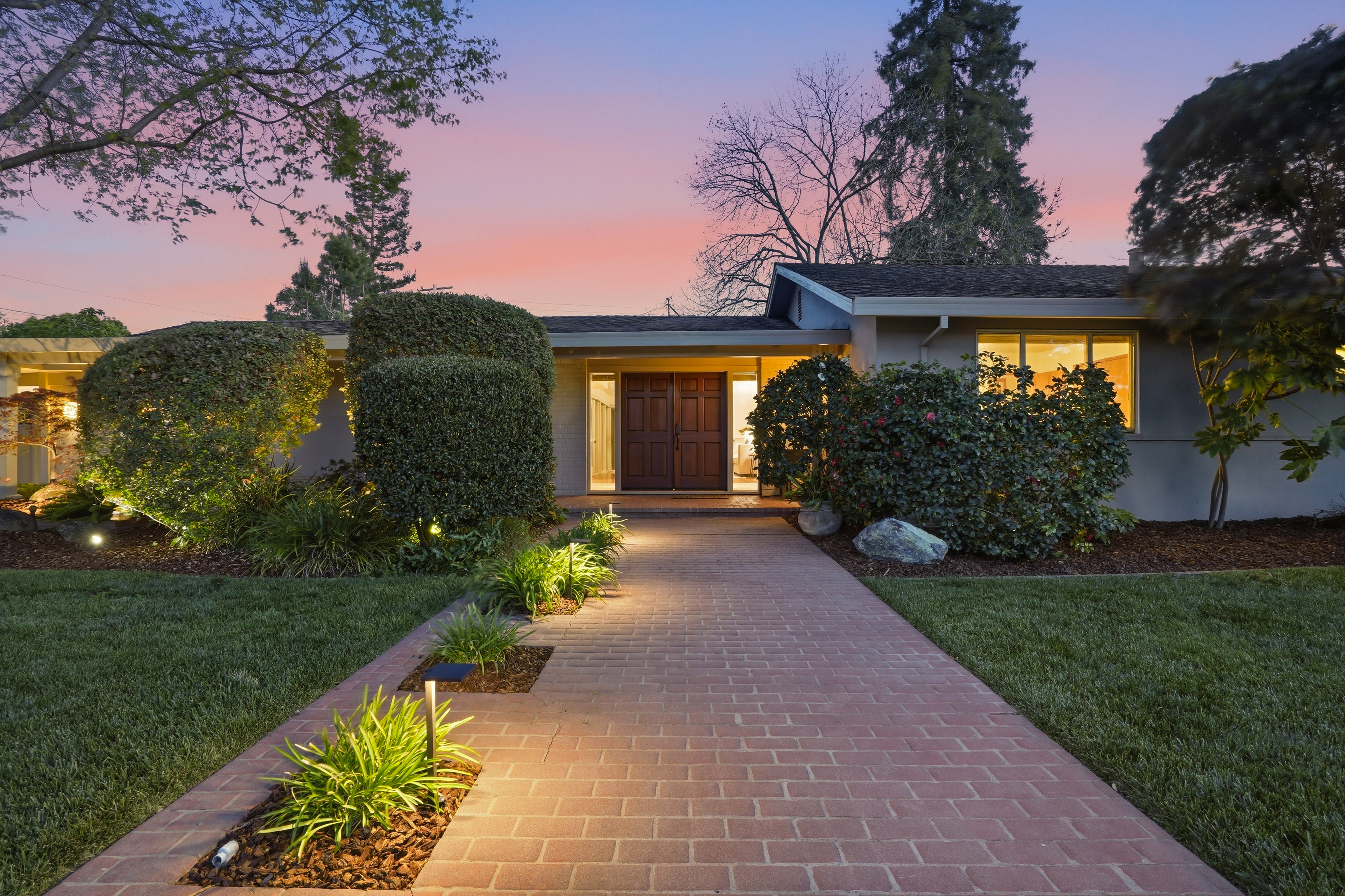  Single-Level Rancher in Coveted Neighborhood - 物件實景