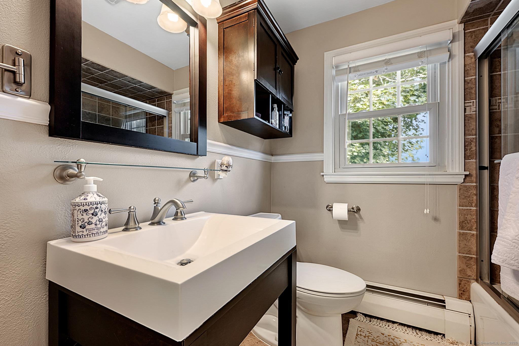 Middletown, Connecticut, 06457, United States, 4 Bedrooms Bedrooms, ,2 BathroomsBathrooms,Residential,For Sale,1920359