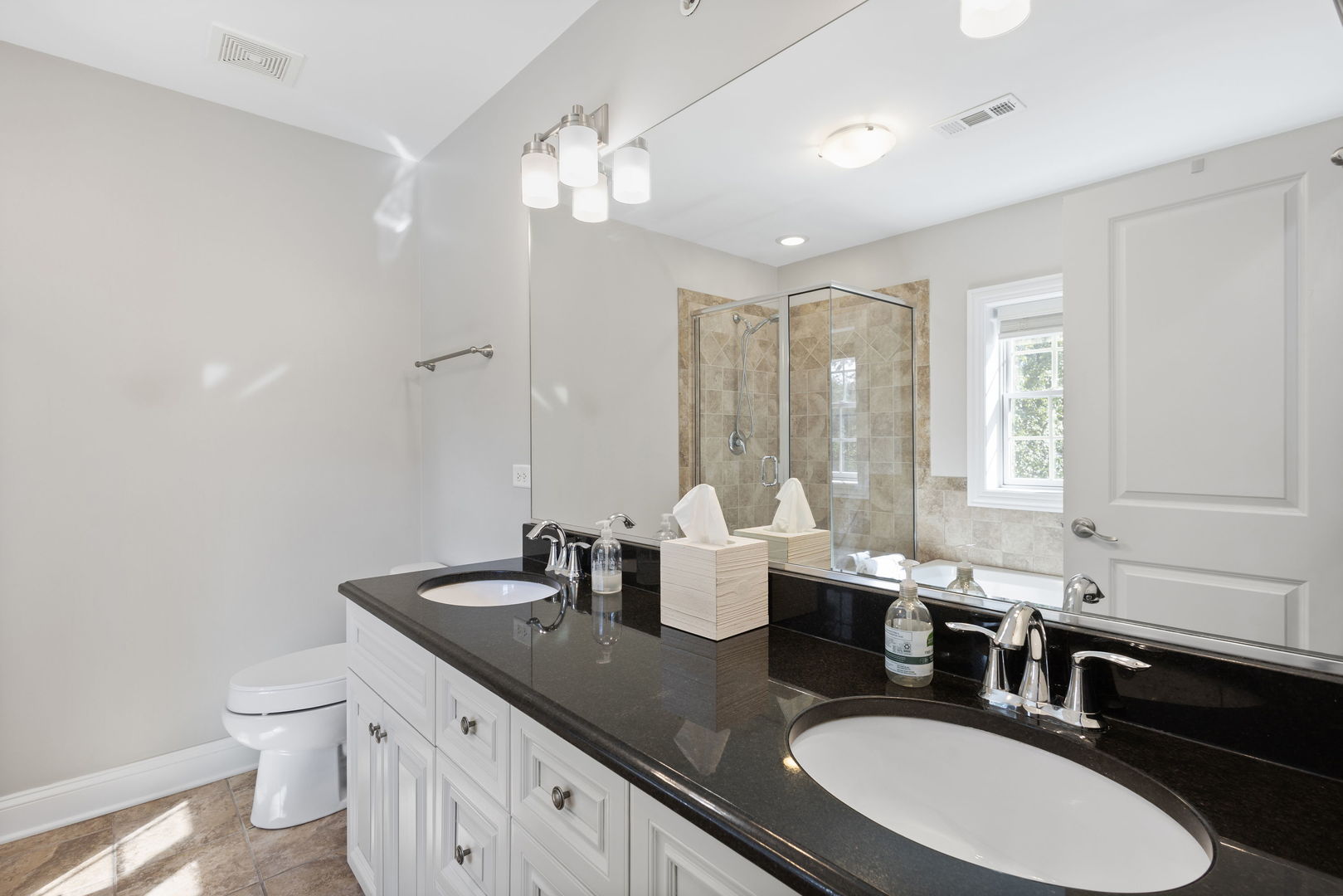 Westmont, Illinois, 60559, United States, 3 Bedrooms Bedrooms, ,4 BathroomsBathrooms,Residential,For Sale,1950669