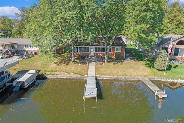 Putnam Twp, Michigan, 48169, United States, 3 Bedrooms Bedrooms, ,2 BathroomsBathrooms,Residential,For Sale,1981909