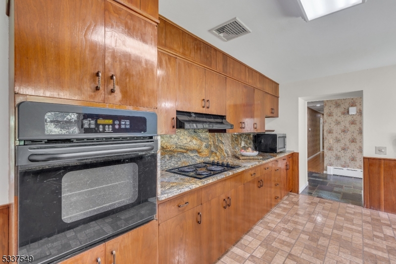 Raritan Twp., New Jersey, 08822, United States, 3 Bedrooms Bedrooms, ,2 BathroomsBathrooms,Residential,For Sale,1951157