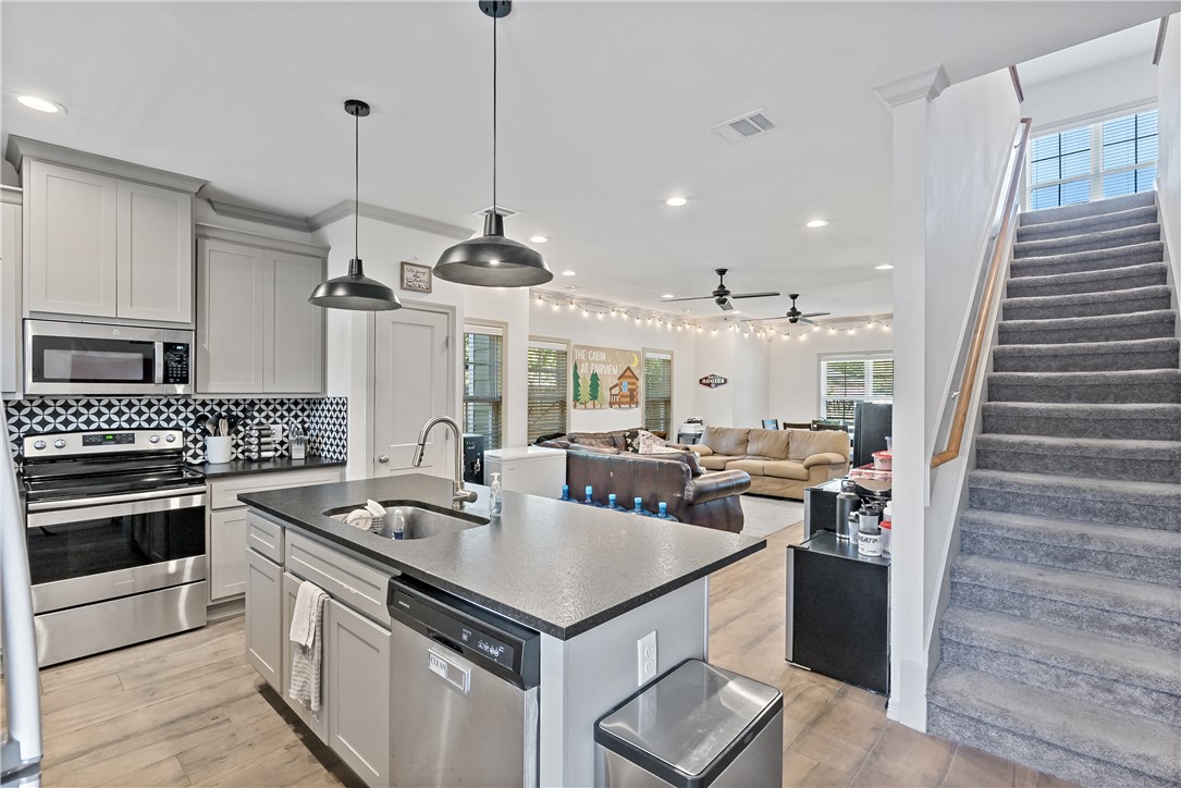 College Station, Texas, 77840, United States, 6 Bedrooms Bedrooms, ,7 BathroomsBathrooms,Residential,For Sale,1989222