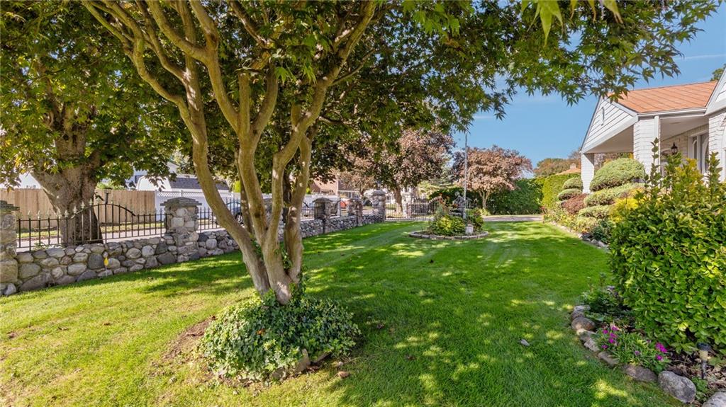 Barrington, Rhode Island, 02806, United States, 3 Bedrooms Bedrooms, ,3 BathroomsBathrooms,Residential,For Sale,2012853