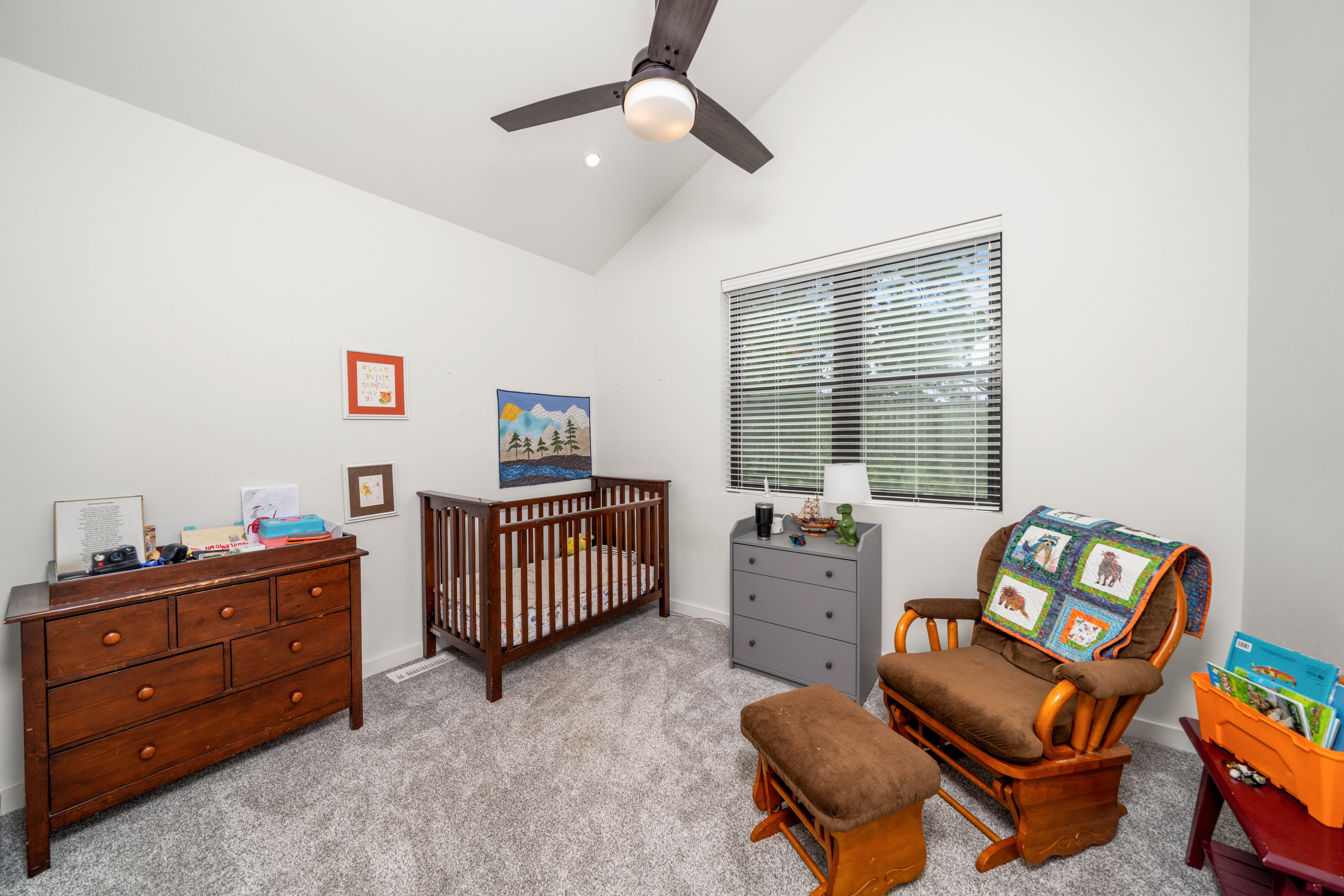  A Private Setting In The Desirable Log Hill Community - 物件實景