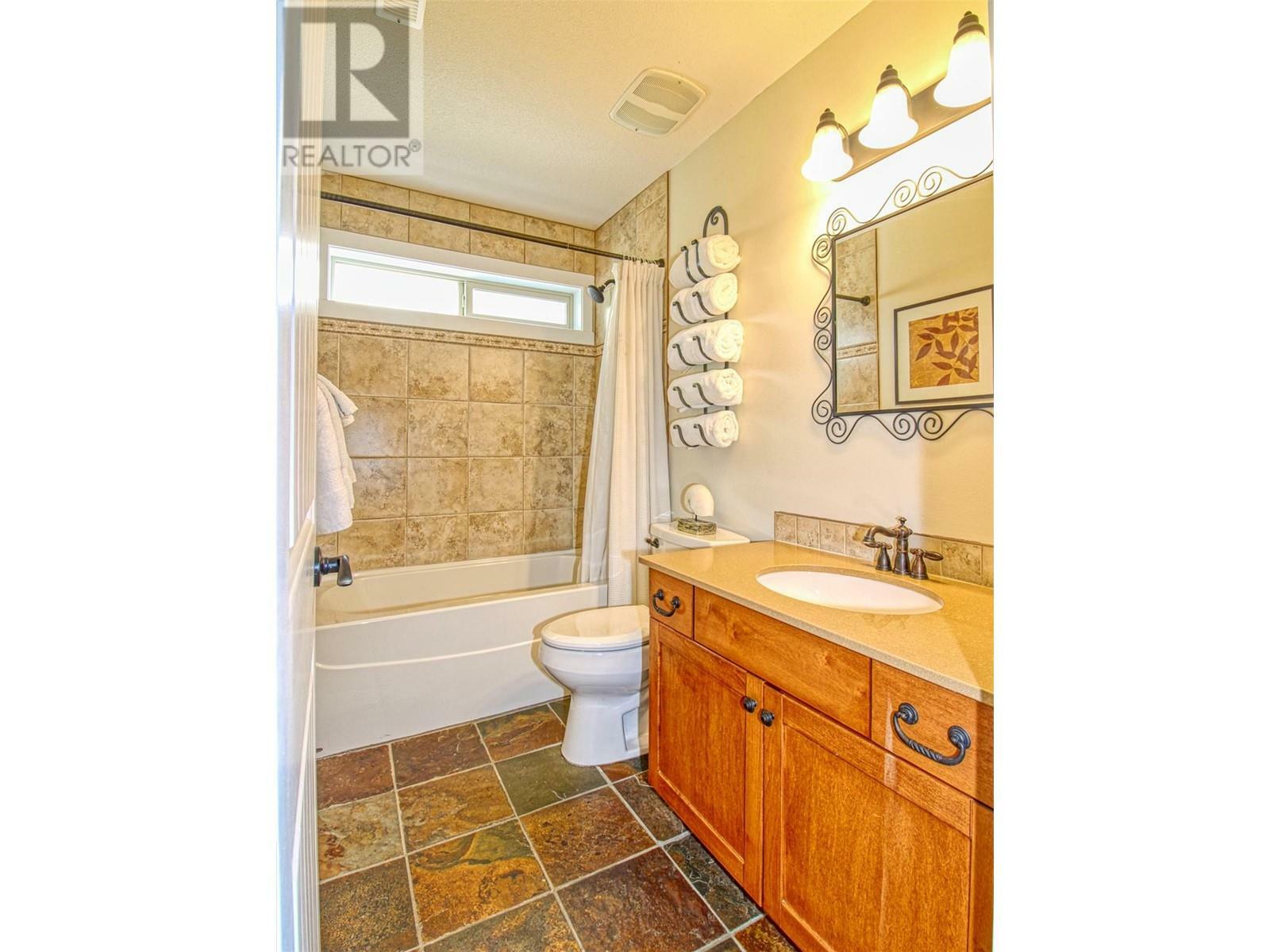 KELOWNA, British Columbia, V1Z 3R8, CA, 3 Bedrooms Bedrooms, ,3 BathroomsBathrooms,Residential,For Sale,1839050