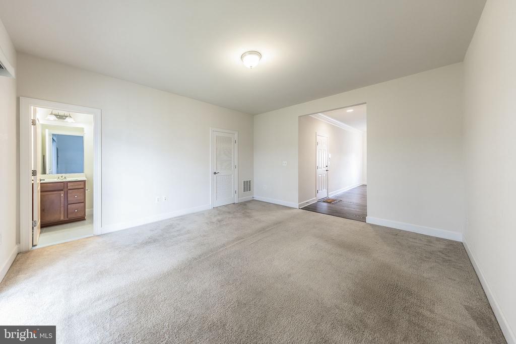 Haymarket, Virginia, 20169, United States, 3 Bedrooms Bedrooms, ,4 BathroomsBathrooms,Residential,For Sale,1904244