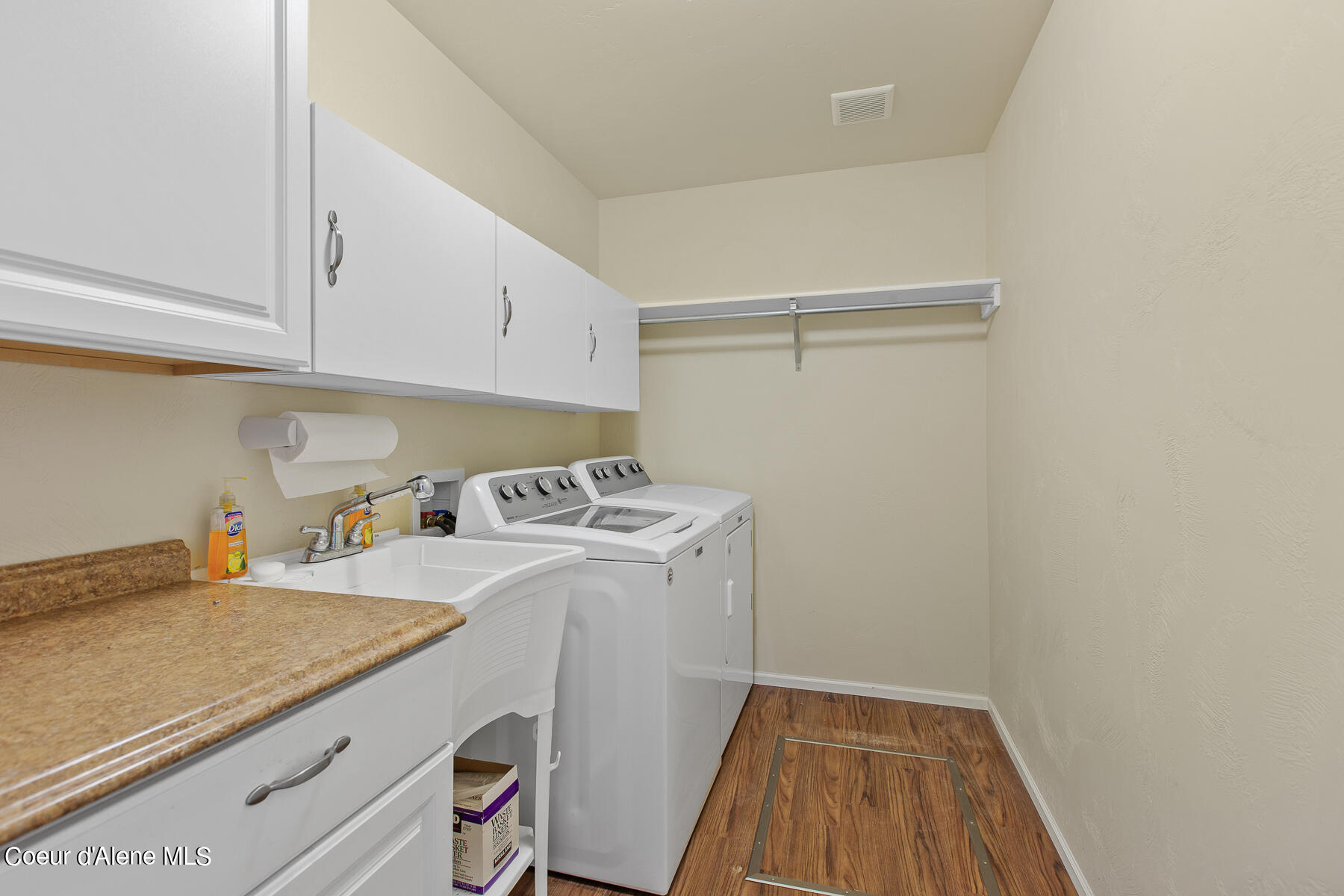 Coeur d'Alene, Idaho, 83814, United States, 5 Bedrooms Bedrooms, ,3 BathroomsBathrooms,Residential,For Sale,1976394