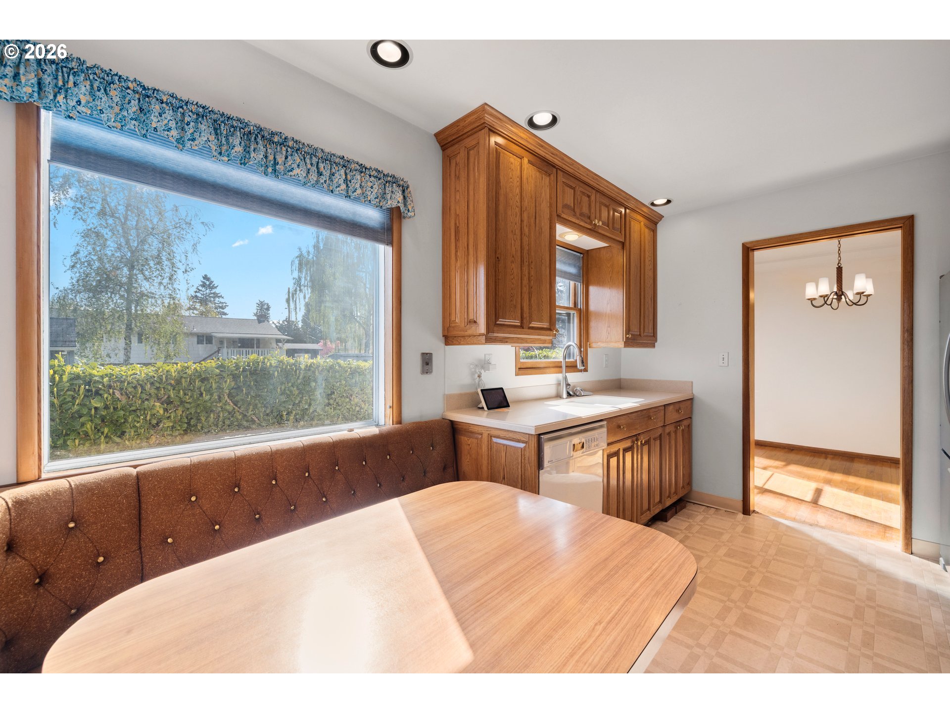 Portland, Oregon, 97230, United States, 3 Bedrooms Bedrooms, ,2 BathroomsBathrooms,Residential,For Sale,2040428