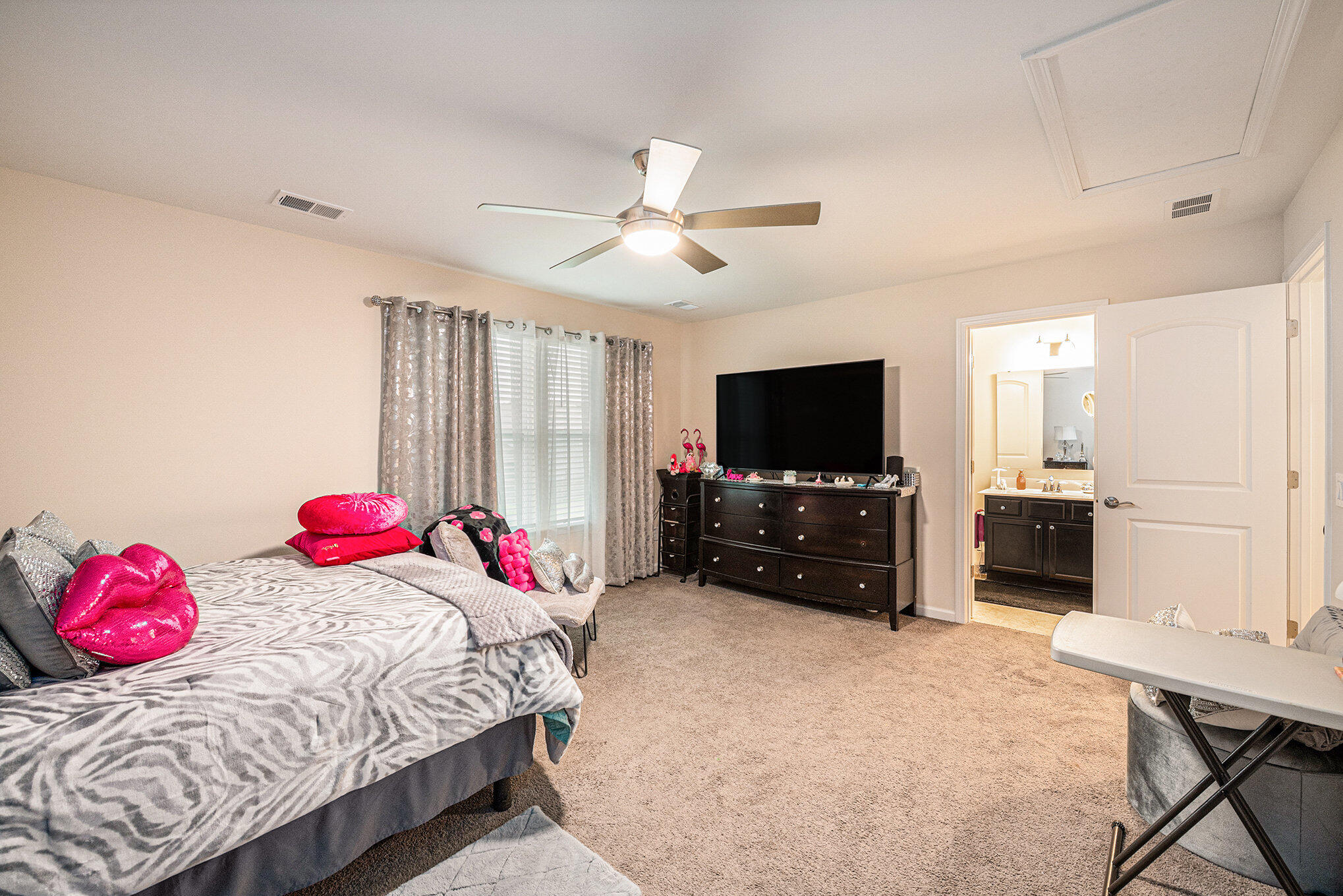 Summerville, South Carolina, 29486, United States, 4 Bedrooms Bedrooms, ,3 BathroomsBathrooms,Residential,For Sale,1882681