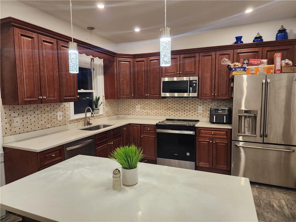 Cranston, Rhode Island, 02905, United States, 5 Bedrooms Bedrooms, ,3 BathroomsBathrooms,Residential,For Sale,1930877