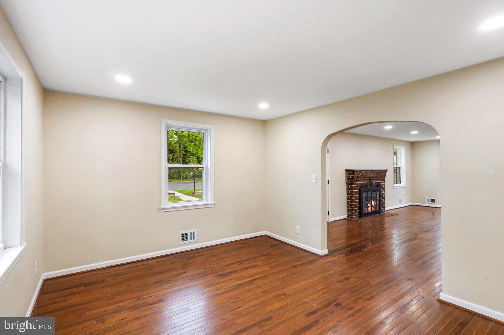 Glen Burnie, Maryland, 21061, United States, 4 Bedrooms Bedrooms, ,4 BathroomsBathrooms,Residential,For Sale,1900574