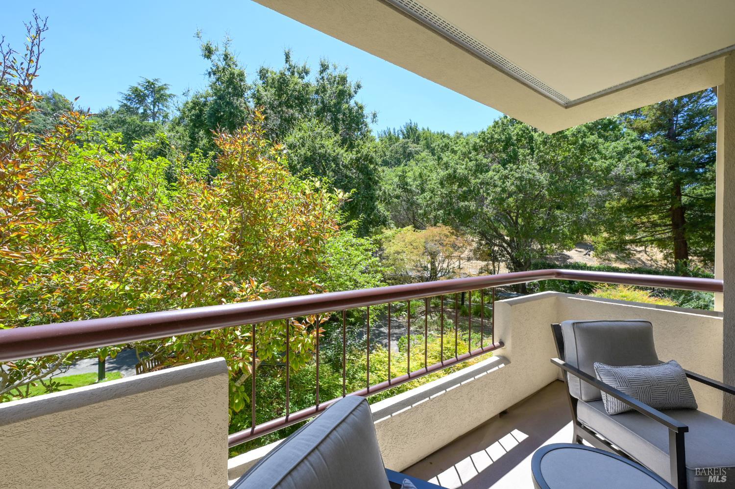 San Rafael, California, 94903, United States, 1 Bedroom Bedrooms, ,2 BathroomsBathrooms,Residential,For Sale,1896555