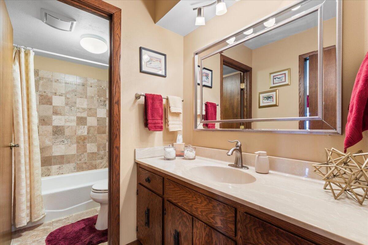 West Bend, Wisconsin, 53095, United States, 3 Bedrooms Bedrooms, ,2 BathroomsBathrooms,Residential,For Sale,1917208