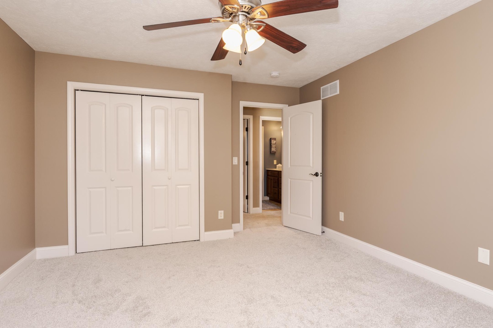 Bloomington, Illinois, 61704, United States, 4 Bedrooms Bedrooms, ,4 BathroomsBathrooms,Residential,For Sale,1996227