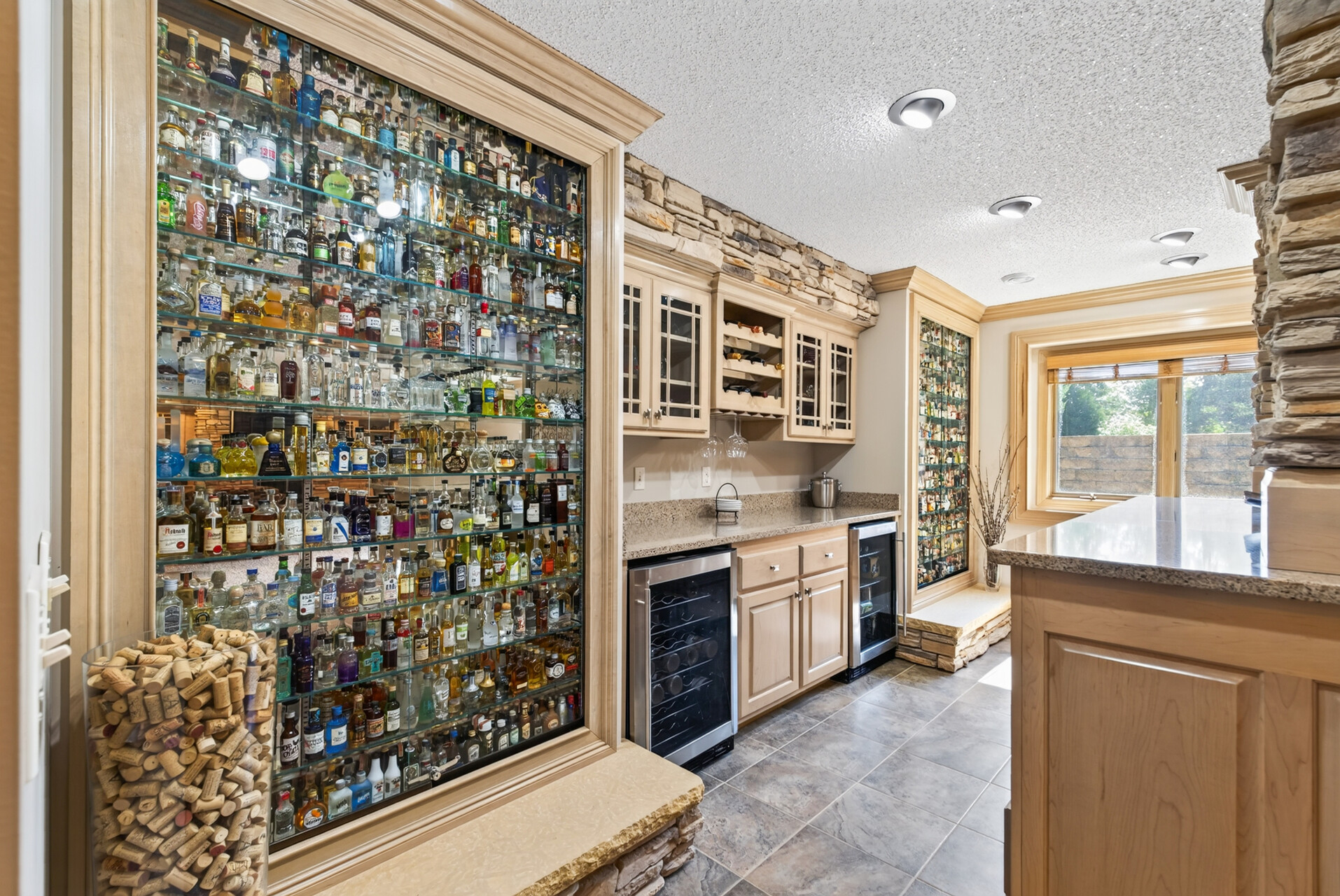  Elegant Fox Ridge Retreat with Exceptional Entertaining Spaces - 物件實景