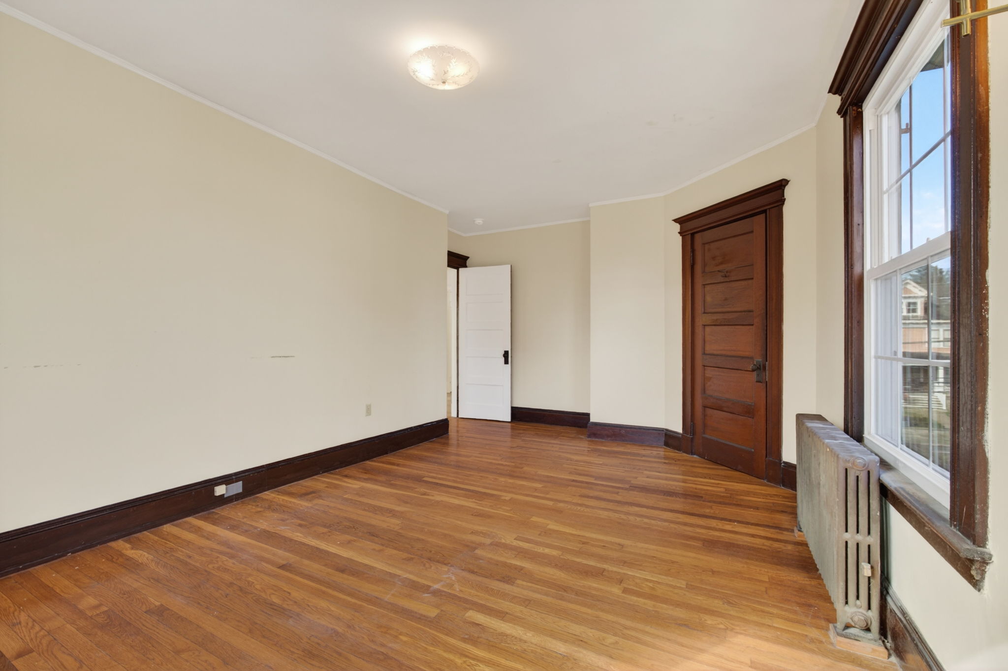  Stately and Timeless - 物件實景