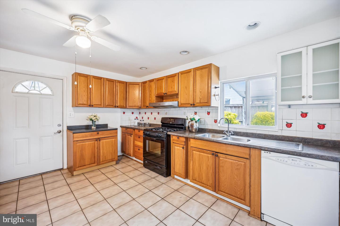 Silver Spring, Maryland, 20903, United States, 4 Bedrooms Bedrooms, ,2 BathroomsBathrooms,Residential,For Sale,1906591