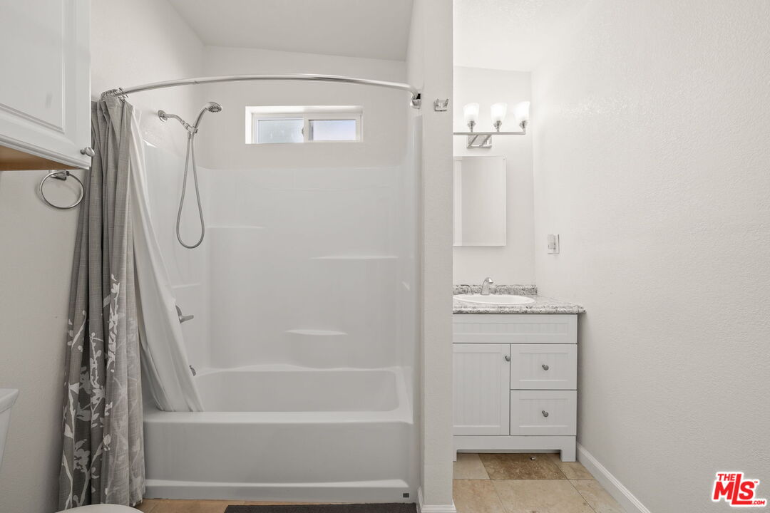 Inglewood, California, 90301, United States, 4 Bedrooms Bedrooms, ,3 BathroomsBathrooms,Residential,For Sale,1993545