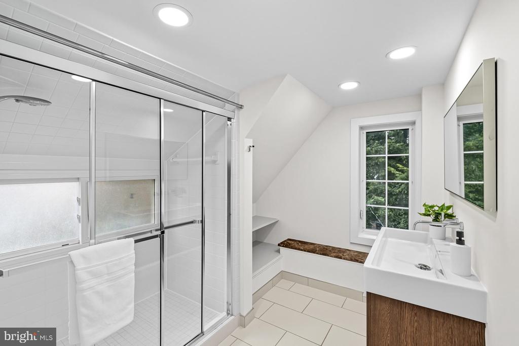 Washington, District of Columbia, 20007, United States, 4 Bedrooms Bedrooms, ,3 BathroomsBathrooms,Residential,For Sale,1975230