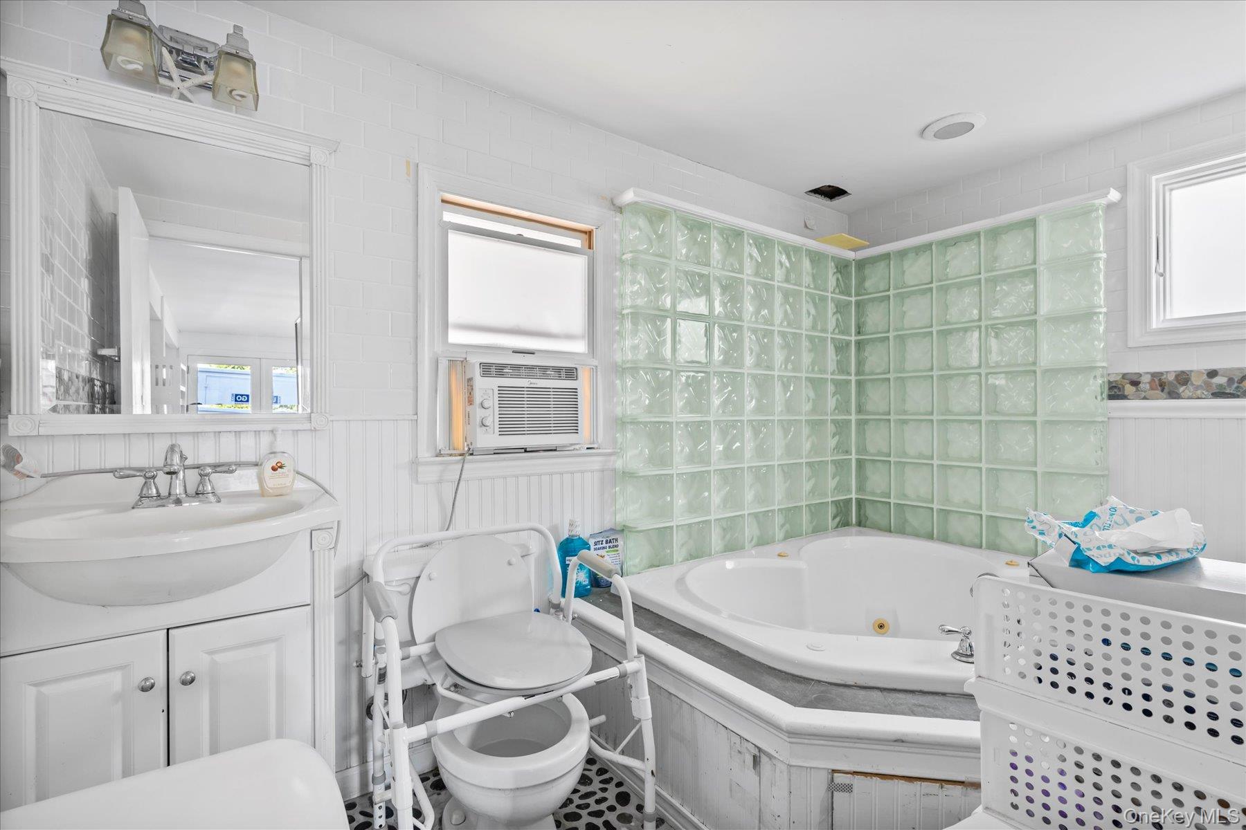 Amagansett, New York, 11930, United States, 3 Bedrooms Bedrooms, ,2 BathroomsBathrooms,Residential,For Sale,1980686