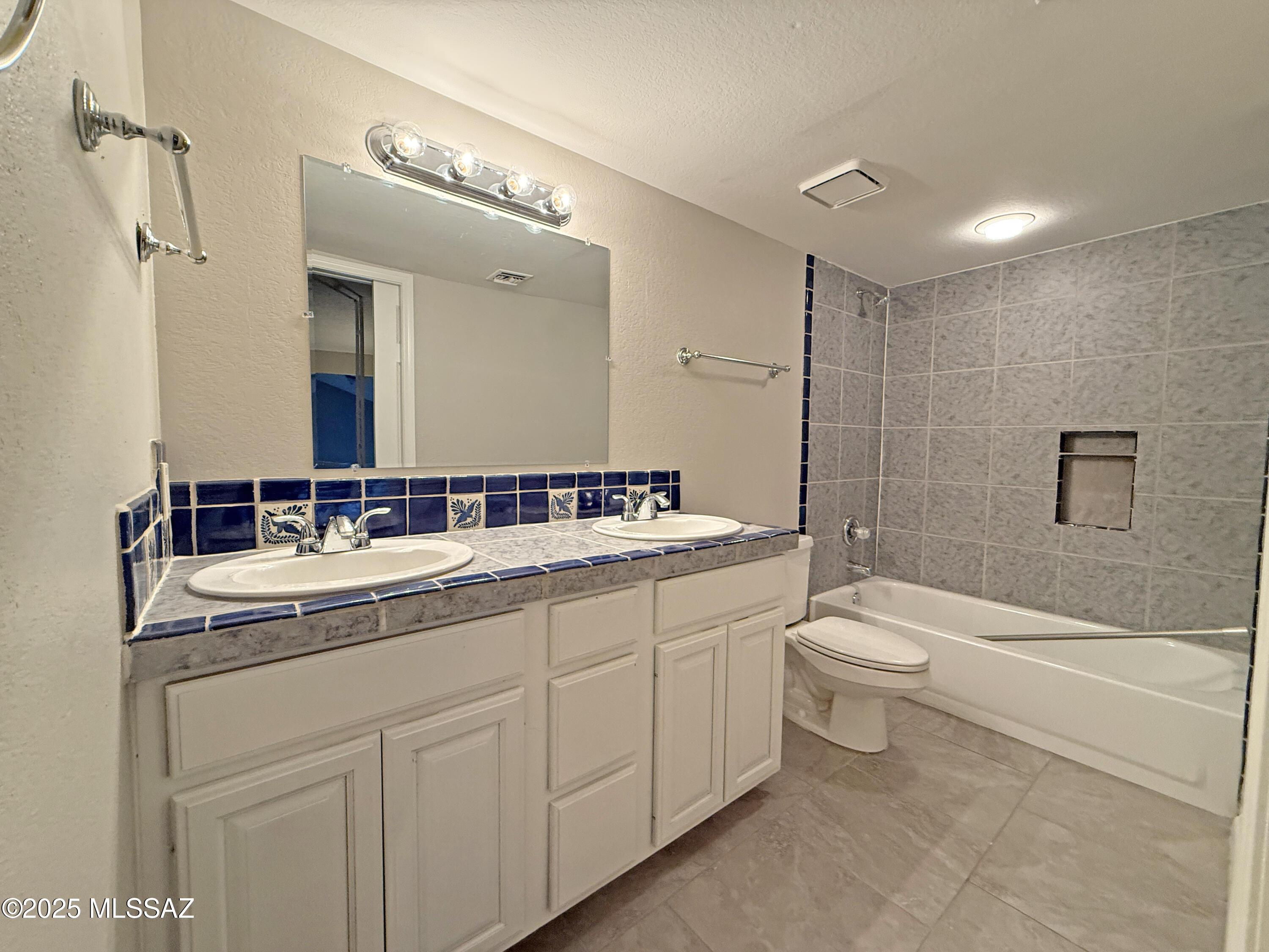 Tucson, Arizona, 85745, United States, 4 Bedrooms Bedrooms, ,3 BathroomsBathrooms,Residential,For Sale,1848330