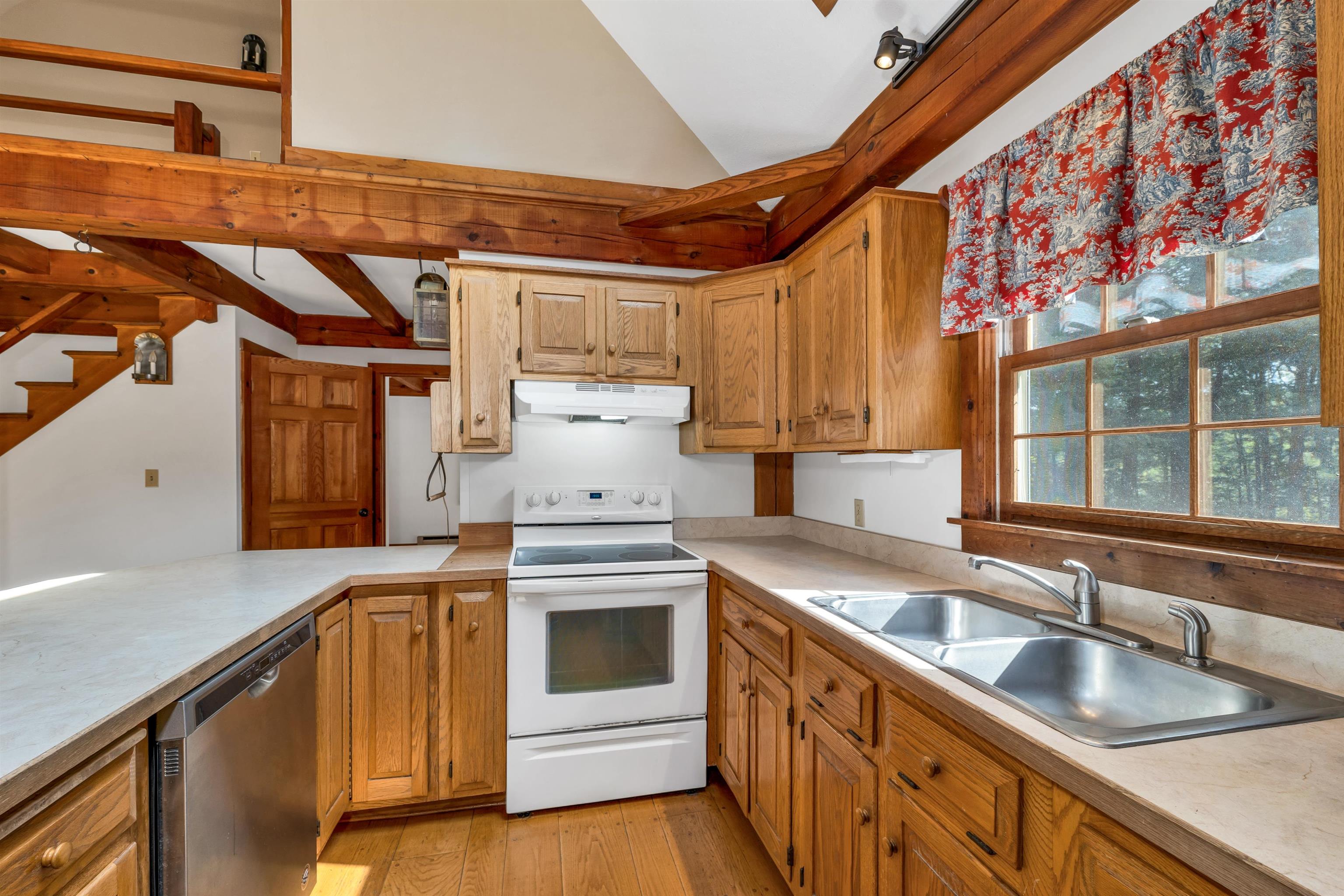 Chesterfield, New Hampshire, 03466, United States, 4 Bedrooms Bedrooms, ,2 BathroomsBathrooms,Residential,For Sale,1934189