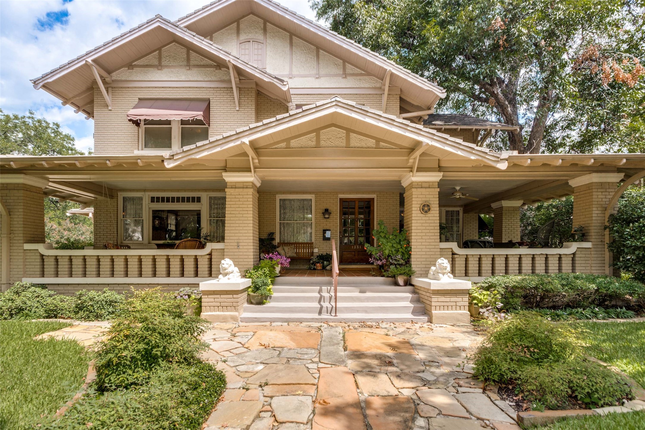 Fort Worth, Texas, 76110, United States, 4 Bedrooms Bedrooms, ,3 BathroomsBathrooms,Residential,For Sale,1940133