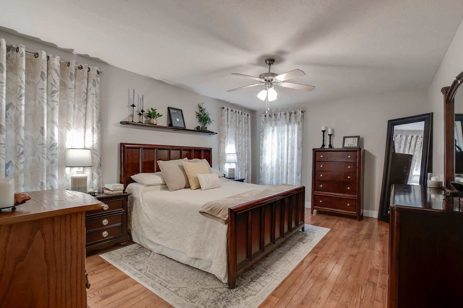 Kingston, Tennessee, 37763, United States, 5 Bedrooms Bedrooms, ,5 BathroomsBathrooms,Residential,For Sale,2011404