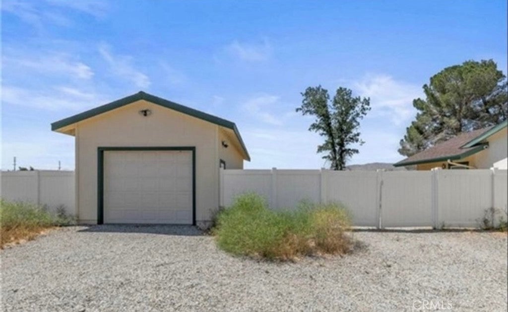 Palmdale, California, 93551, United States, 4 Bedrooms Bedrooms, ,2 BathroomsBathrooms,Residential,For Sale,1940423