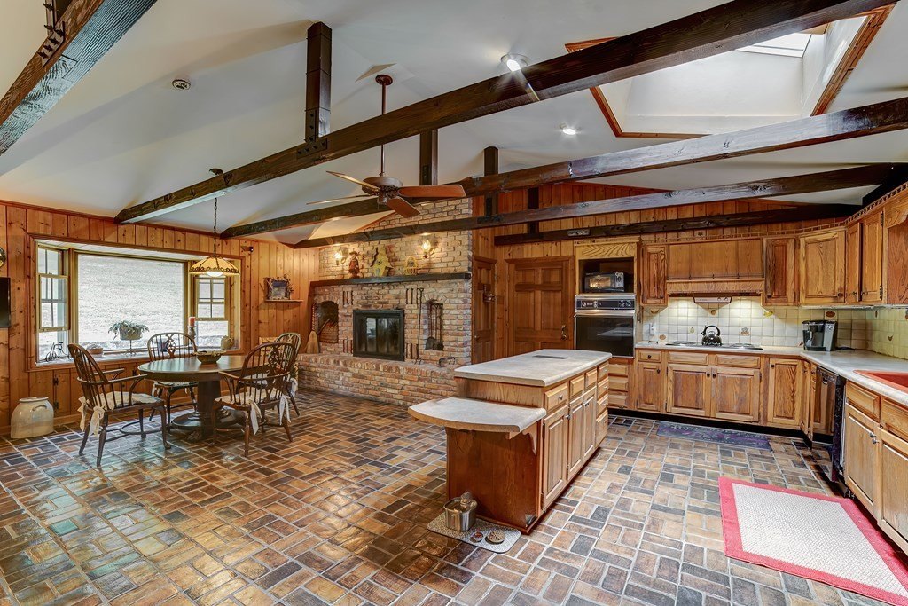 Hiawassee, Georgia, 30546, United States, 3 Bedrooms Bedrooms, ,4 BathroomsBathrooms,Residential,For Sale,1981335