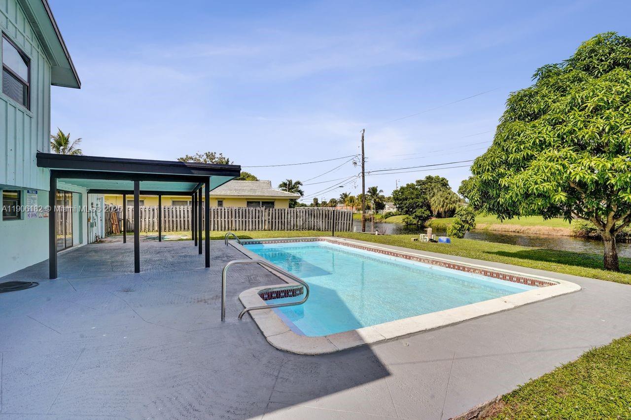 West Palm Beach, Florida, 33407, United States, 6 Bedrooms Bedrooms, ,5 BathroomsBathrooms,Residential,For Sale,1987925