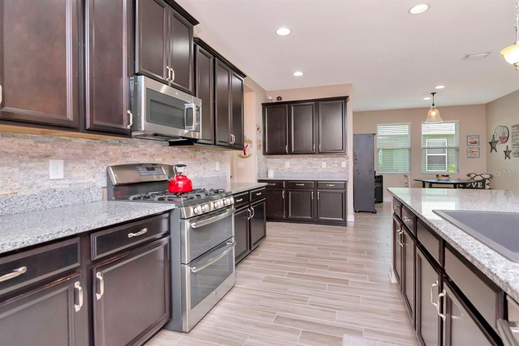 Bradenton, Florida, 34212, United States, 4 Bedrooms Bedrooms, ,4 BathroomsBathrooms,Residential,For Sale,1908693
