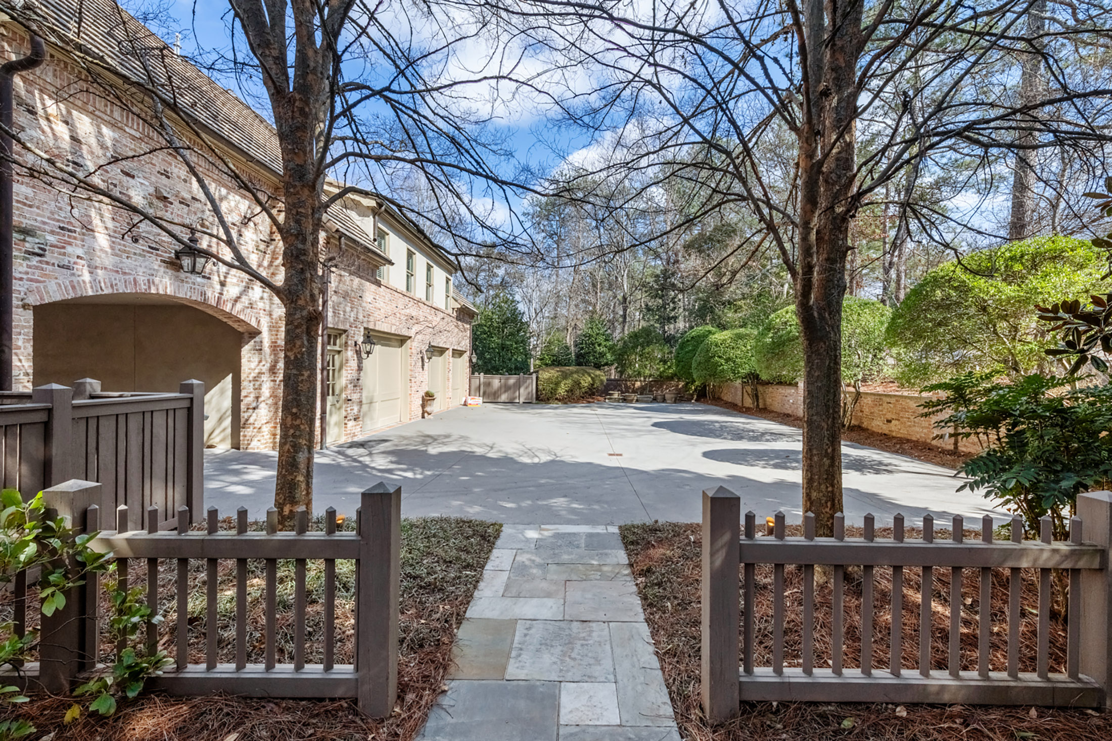  Magnificent Buckhead Home on 2.2+/- Acres with Pool and Pool House - 物件實景