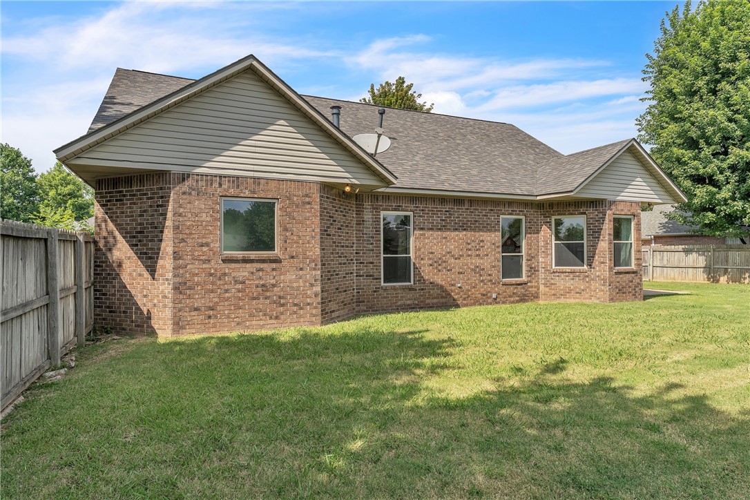 Bentonville, Arkansas, 72713, United States, 5 Bedrooms Bedrooms, ,3 BathroomsBathrooms,Residential,For Sale,1882390