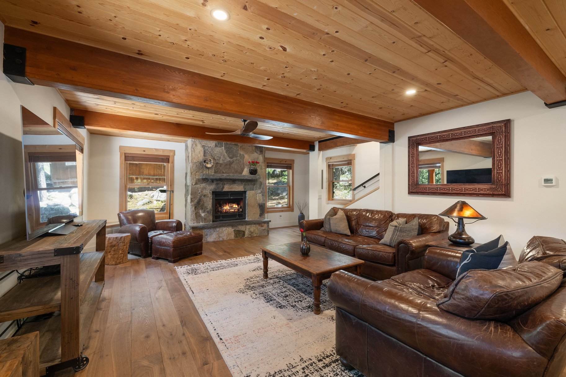 Rare Donner Tract home with private beach and pier access. - 物件實景